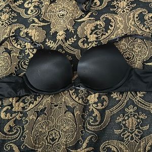 Victoria’s Secret bomshell bra - 32AA color black - used